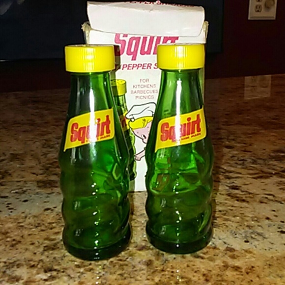 Vintage squirt salt & pepper bottles - Picture 2 of 4